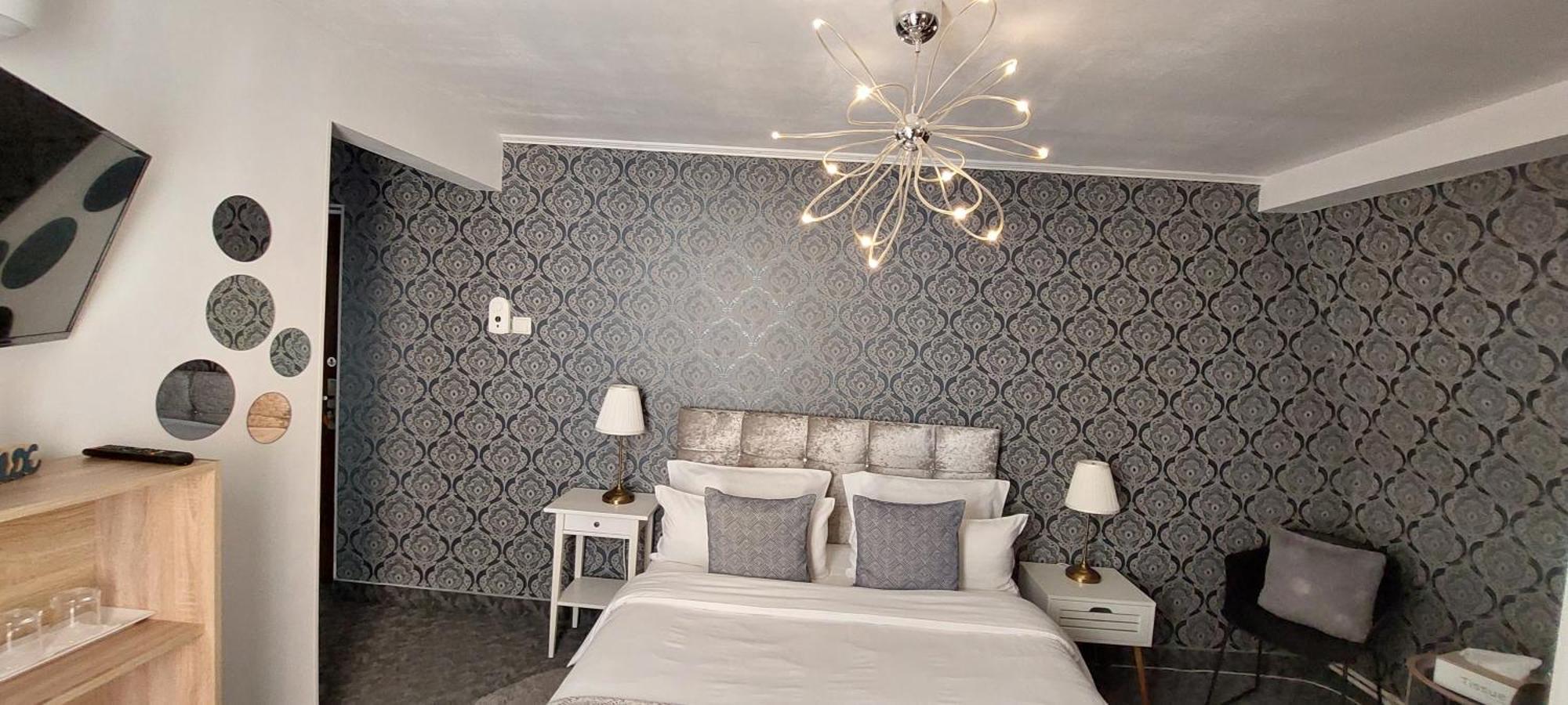 Готель Harmony House Тиргу-Жіу Екстер'єр фото